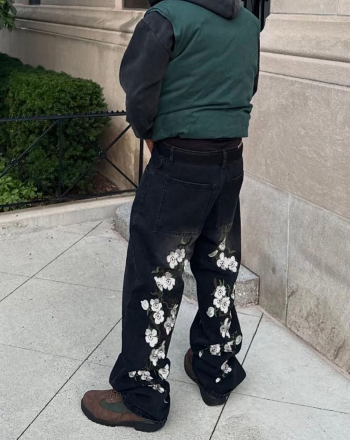 Jeans ricamo floreale
