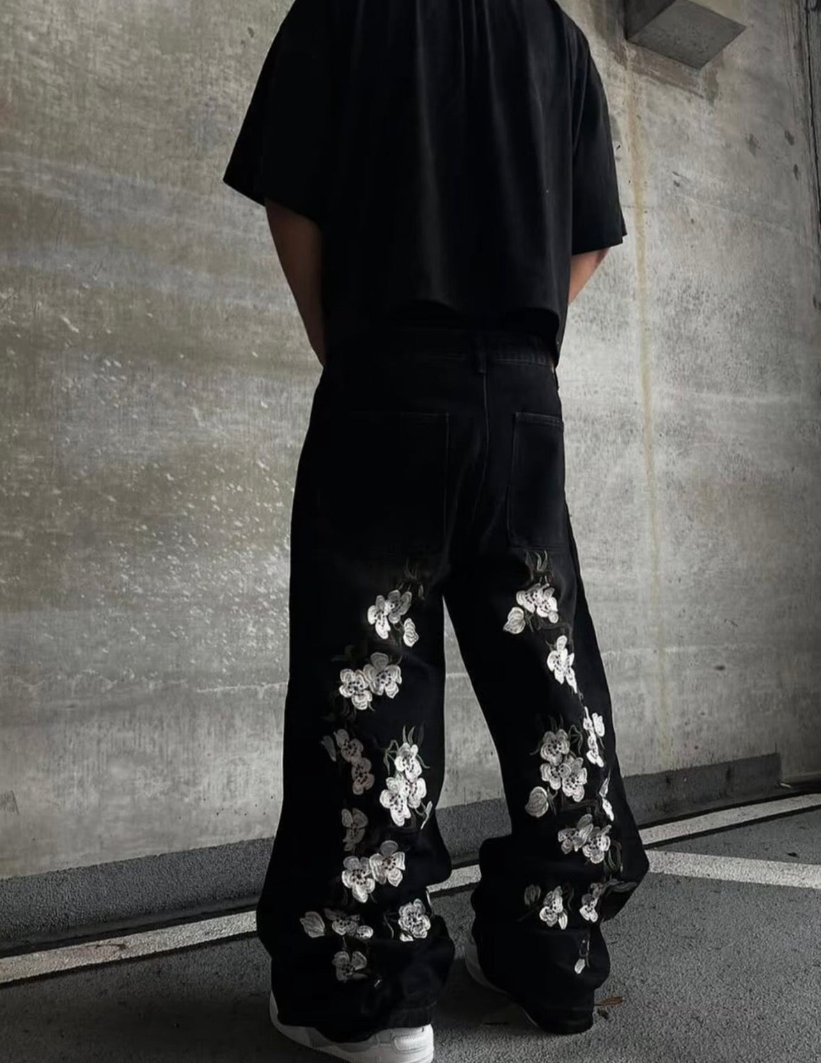 Jeans ricamo floreale